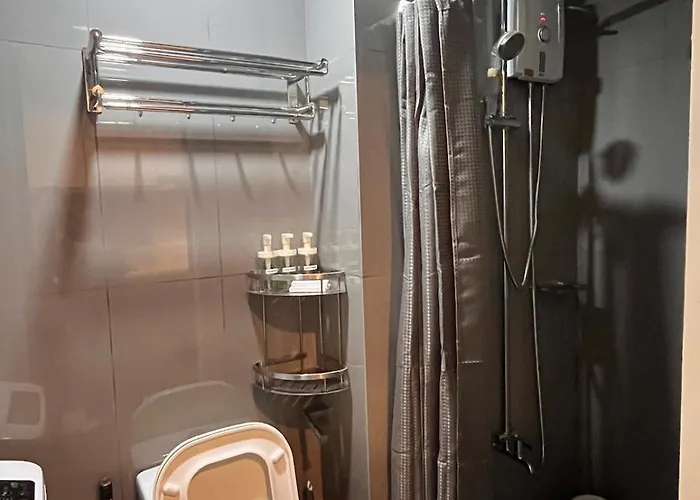 Apartment Minimalist 1br, Ayalaview, 65in Tv With Netflix , Air Manila