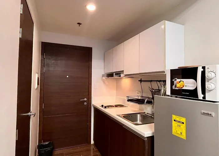 Minimalist 1br, Ayalaview, 65in Tv With Netflix , Air