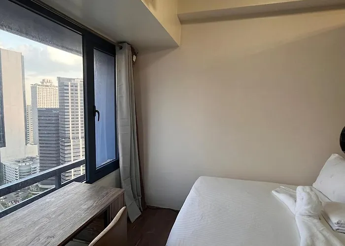 Apartment Minimalist 1br, Ayalaview, 65in Tv With Netflix , Air *