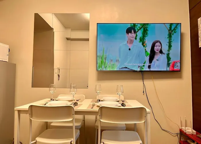 Apartment Minimalist 1br, Ayalaview, 65in Tv With Netflix , Air