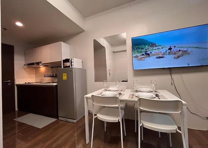 Apartment Minimalist 1br, Ayalaview, 65in Tv With Netflix , Air *