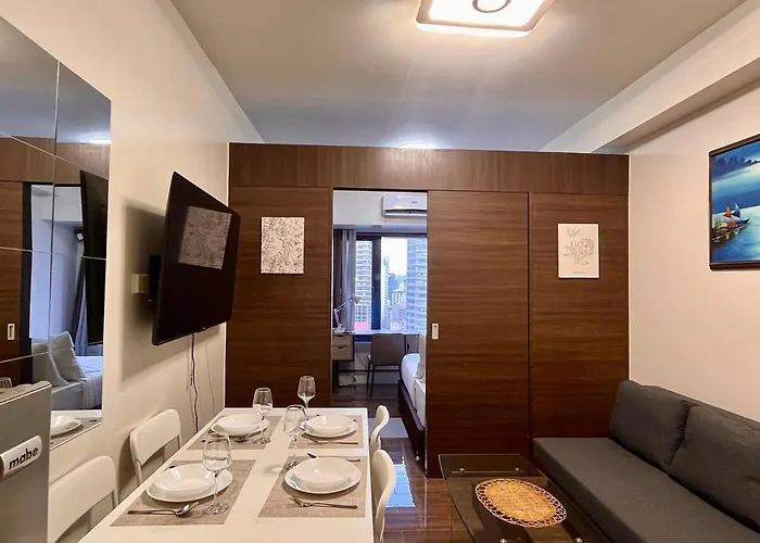Minimalist 1br, Ayalaview, 65in Tv With Netflix , Air