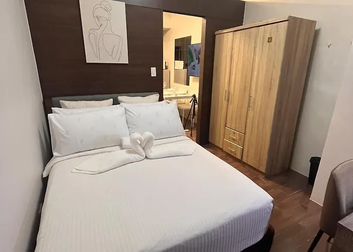 Minimalist 1br, Ayalaview, 65in Tv With Netflix , Air Manila