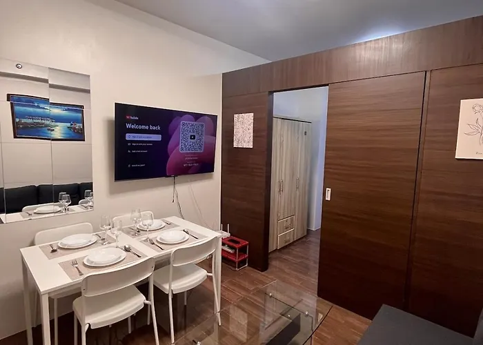 Apartment Minimalist 1br, Ayalaview, 65in Tv With Netflix , Air Manila