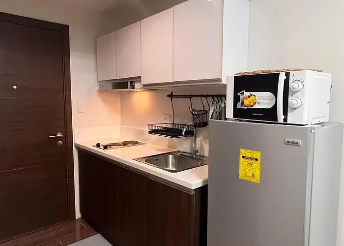 Apartment Minimalist 1br, Ayalaview, 65in Tv With Netflix , Air