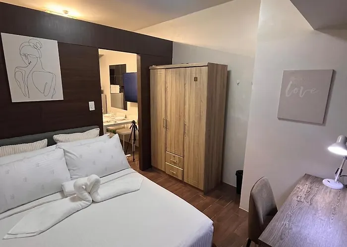 Minimalist 1br, Ayalaview, 65in Tv With Netflix , Air *