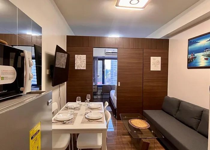 Apartment Minimalist 1br, Ayalaview, 65in Tv With Netflix , Air Manila
