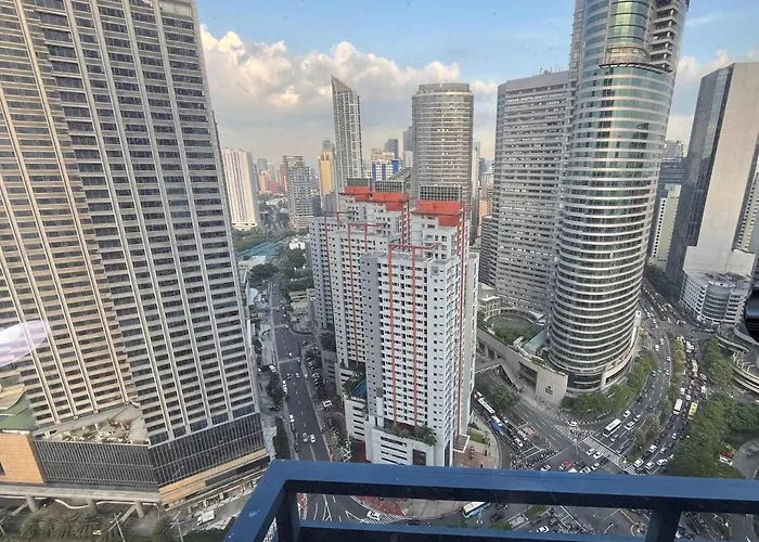 Apartment Minimalist 1br, Ayalaview, 65in Tv With Netflix , Air