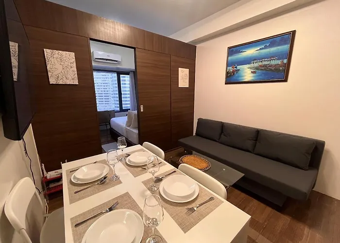 Minimalist 1br, Ayalaview, 65in Tv With Netflix , Air *